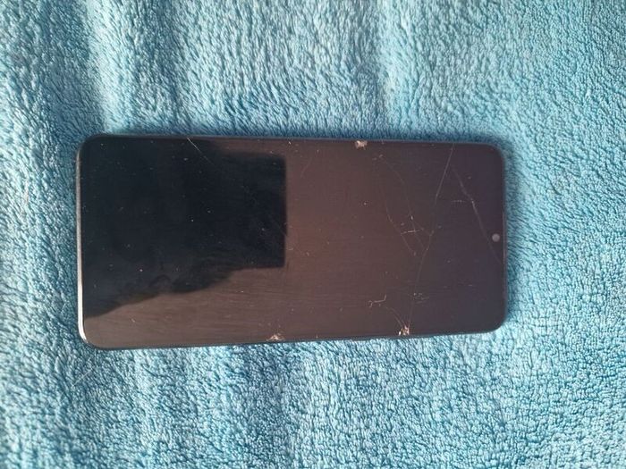 Job Lot of 4 Smartphones - ALL WORKING (samsung, TCL, Huawei, Alcatel) - Damaged/Cracked