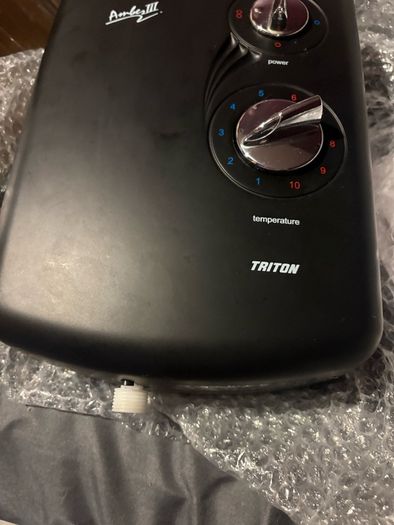 triton amber 3   9.5kw  black electric shower