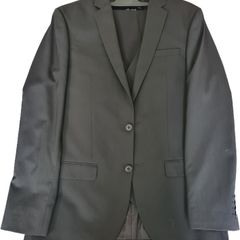 Mens suit. River Island.