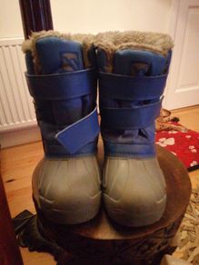 snowboots size 2