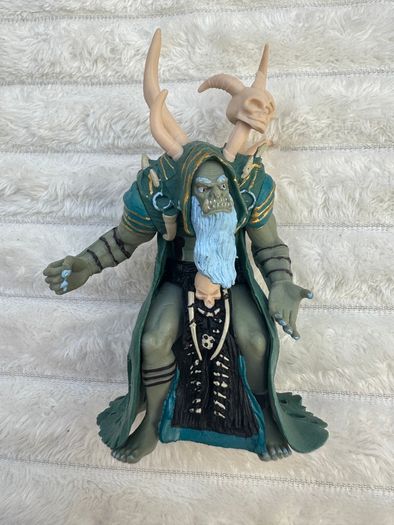 Warcraft Guldan Action Figure Damaged One horn is Broken Used approx. 9 cm (without horns) Used Please see photos