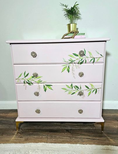 Chest of drawers