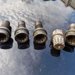Locking wheel nuts