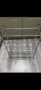 Shelf for shuse