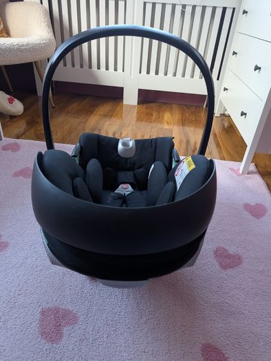 Cybex Balios pushchair bundle with Cloud T car seat.