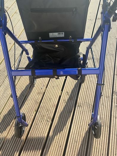 4 Wheeled Rollator with Seat - De Vilbias