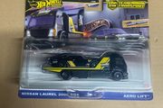 Nissan Laurel 2000 SGX &amp; Aero Lift Team Transporter Hot Wheels