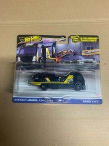 Nissan Laurel 2000 SGX & Aero Lift Team Transporter Hot Wheels