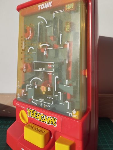 rare 1990 TOMY YEEAGHH pinball Puzzle Game