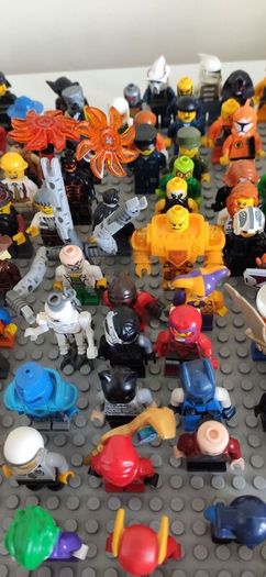 LEGO Collection (2011-2018) Mixed Figures & Bricks, Blue Ninjago NRG Zane figure with his spinner.