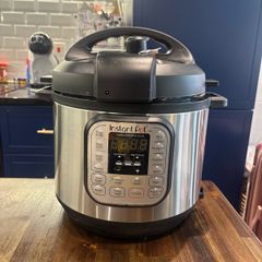 Instant pot cooker 5.7L (NEW)