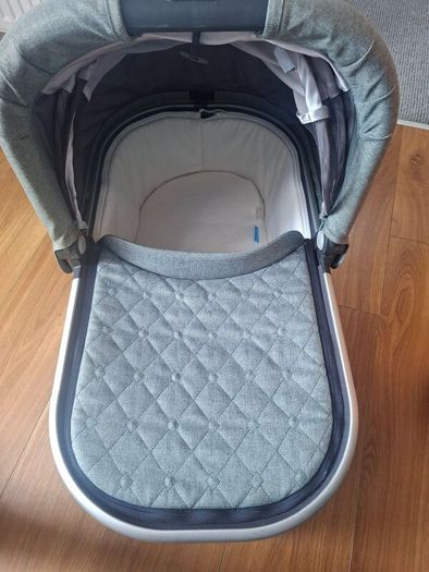 Uppa baby Bassinet sage green