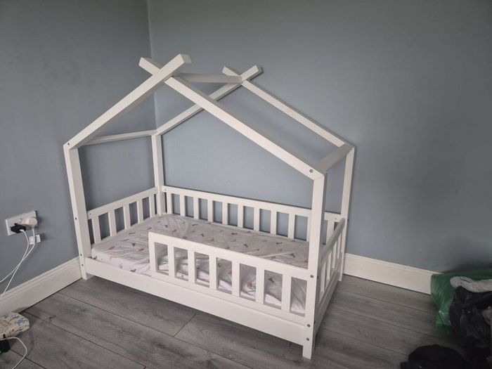 Toddler bed