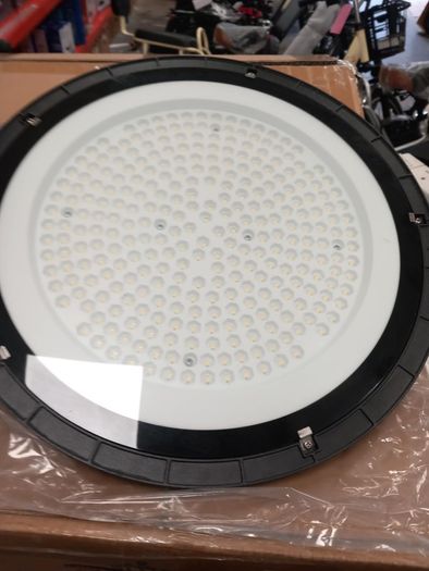 UFO LED LIGHT 200W (brand new in box)