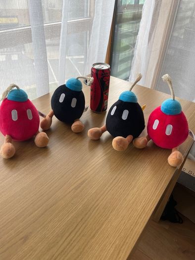 4 Super Mario Bomb omb black and red