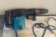Makita 110V heavy SDS-Max rotary/demolition hammer, with auxiliary handle and yellow site plug