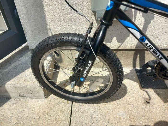 Aiirwalk Kids bike size 16 inch wheels