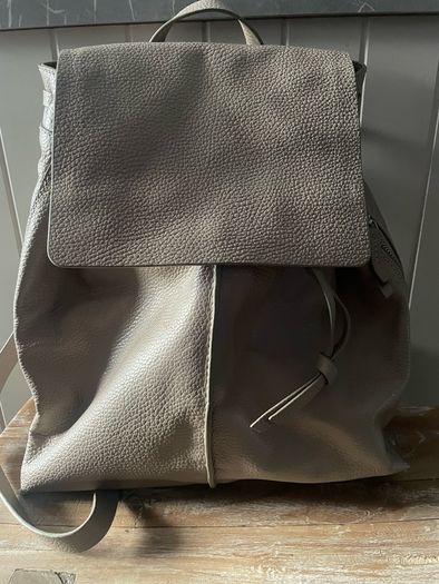 Clarks women's medium backpack leather beige grey new
