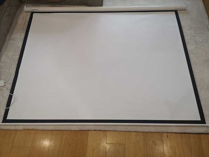 100" Fromm & Starck Motorised Electric Projector Screen 4:3