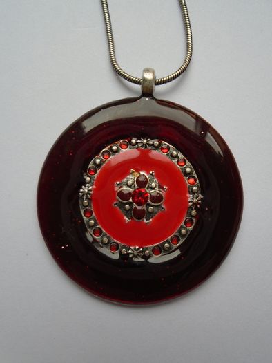 Ikita pendant, Jewellery, Gift. Necklace
