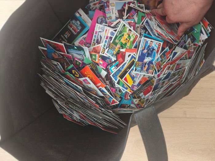 Nearly 3000 football cards
