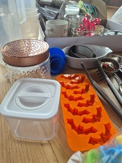 Kitchen items - bowls, serve ware, household etc.