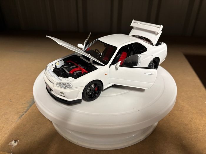 Nissan Skyline GTR R32 R34 1:18