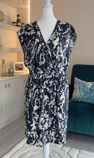Brand-new Ladies Navy & White Knee Length Dress from ICHI With Pockets & Elastic waist