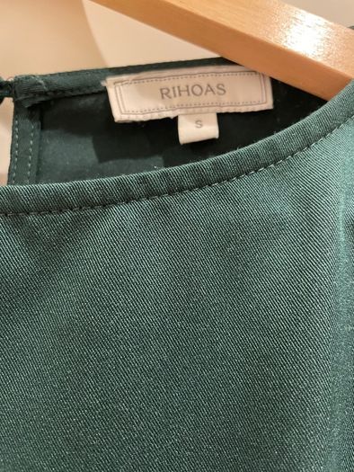 Rihoas Green Boat Neck Cutout Back Midi Dress