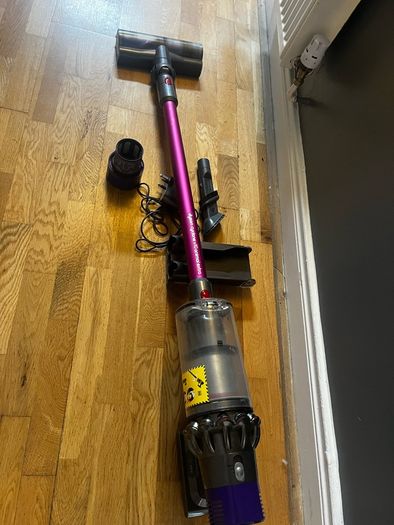 Dyson v10 hoover