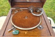 Antique Apollo Type 106Y gramophone