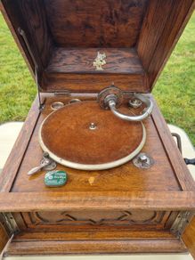 Antique Apollo Type 106Y gramophone
