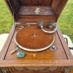 Antique Apollo Type 106Y gramophone