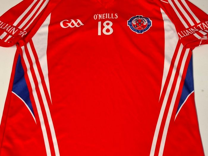 (Tight Fit) Clontarf GAA O'Neills Gaelic Football Jersey (Adult Large) FREE POST