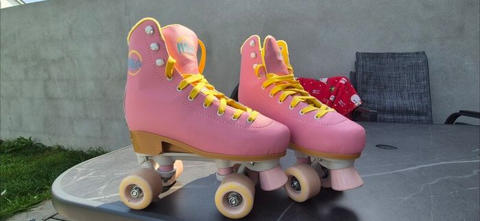 Mia Retro Roller Skates