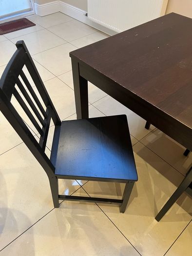 Dining Room Table and 6 Chairs