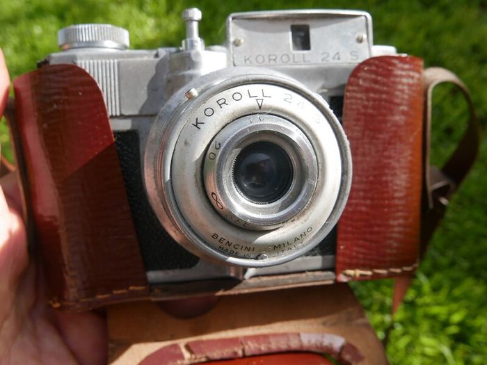 Vintage Bencini Koroll 24 S camera with original case