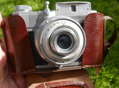 Vintage Bencini Koroll 24 S camera with original case