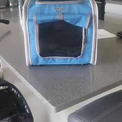 dog carrier, never used. can be attached to bicycle or used ss a back or front carrier. never used. 20 euro.