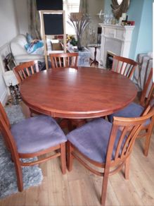 Table with 6 chairs