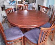Table with 6 chairs