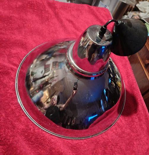 Unused metal pendant light