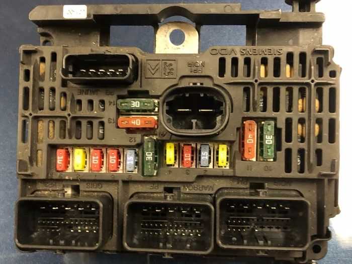 Peugeot fuse box