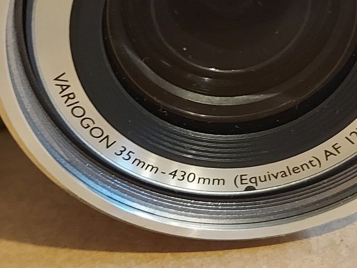 Schneider-KREUZNACH, Variogon 35mm-430mm(Equivalent) AF 12 x Optical Zoom Digital Camera, unsure of the Model, Possibly Kodak Easyshare, no Battery or Memory Card, so cannot test, Excellent cosmetic condition