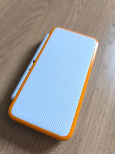 Nintendo 2DS XL Orange with 20 games