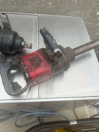 2 air impact wrench's