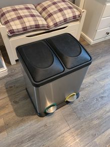 Double Bin from Woodies excellent condition