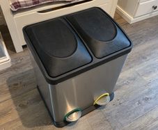 Double Bin from Woodies excellent condition