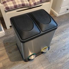 Double Bin from Woodies excellent condition