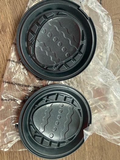 Mini waffle maker